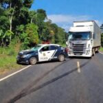 Colisão entre viatura da PM e carreta na BR-364 em Presidente Médici