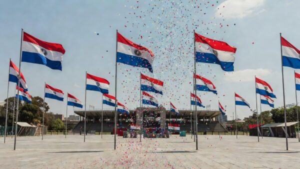 Decreto de Santiago Peña decreta feriado nacional no Paraguai após seleção passar pela Alemanha — Foto: Reprodução