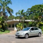 Carro em frente ao Detran Porto Velho para renovação de CNH e licenciamento veicular