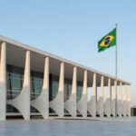 Fachada do Supremo Tribunal Federal em Brasília sob luz natural