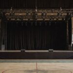 Palco vazio de show cancelado em Porto Velho após cirurgia de emergência