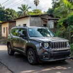 Jeep Renegade danificado em rua de Porto Velho após atropelamento