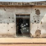 Fachada de barbearia alvejada por tiros em Porto Velho