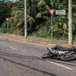 Motocicleta acidentada na Avenida Calama após colisão por embriaguez