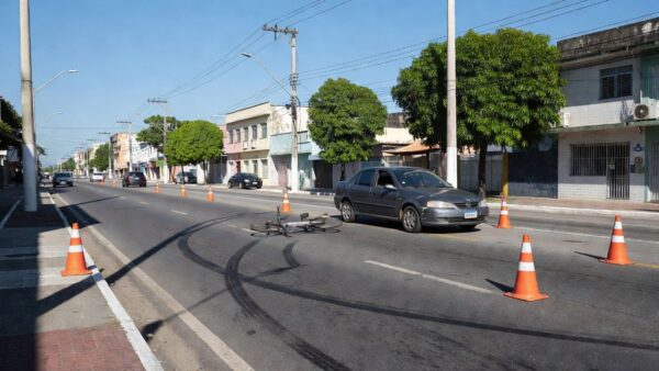Acidente na Avenida Campos Sales com bicicleta e veículo