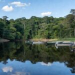 Rio Madeira em Porto Velho com barcos de pesca esportiva e turismo sustentável na Amazônia