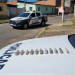 Viatura da PM com cocaína apreendida no Costa e Silva