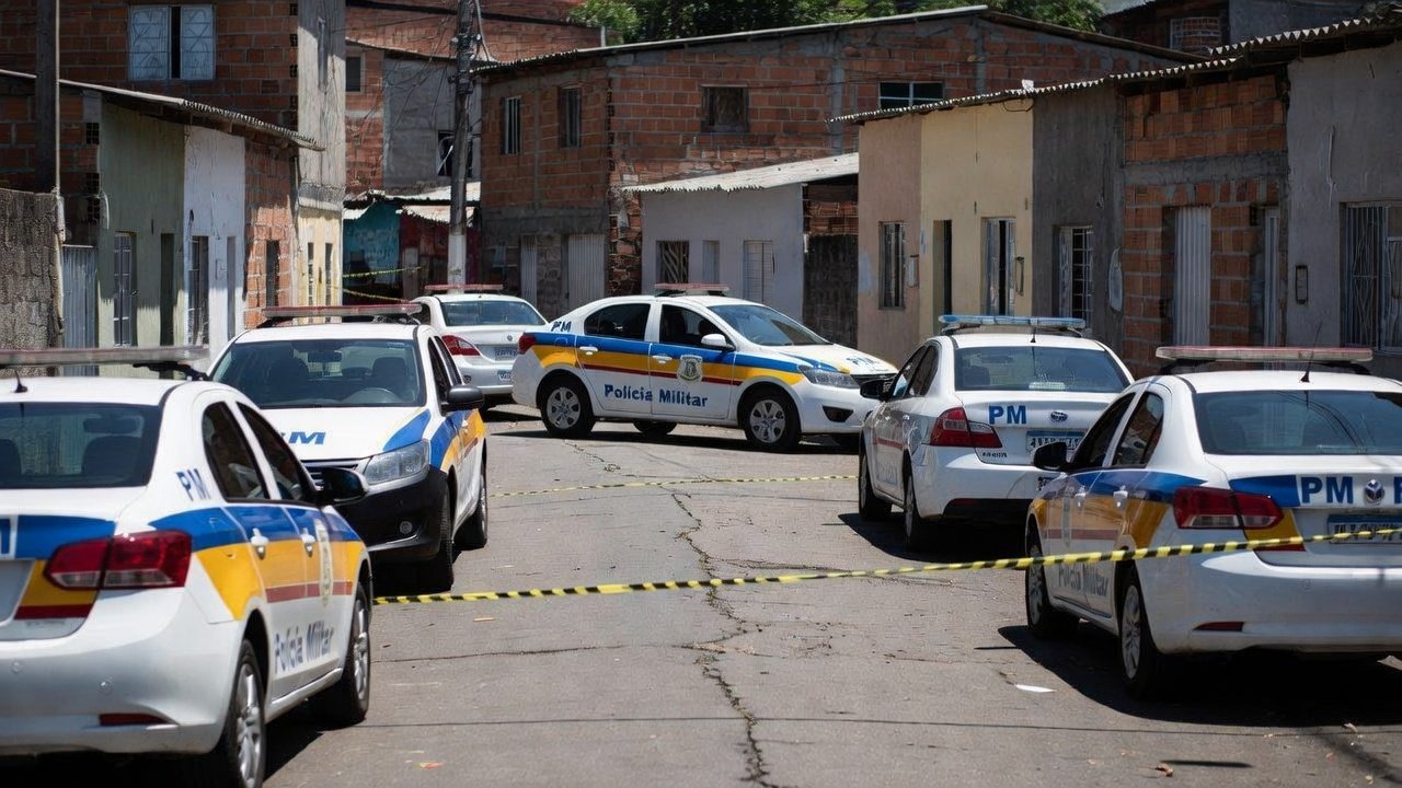 Viaturas da Polícia Militar em operação no bairro Socialista