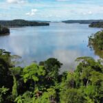 Lagos da hidrelétrica do Jamari com zonas de uso sustentável na Amazônia