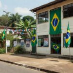 Sede partidária em Porto Velho com bandeiras durante oficialização de candidatura a deputado estadual