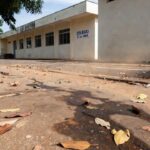 Calçada suja do Colégio 21 de Abril em Porto Velho