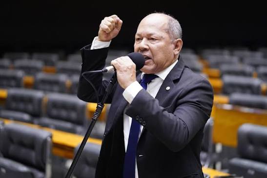 A faísca que incendiou Brasília: como Coronel Chrisóstomo iniciou a batalha que levou a CPMI do INSS aos grandes operadores do esquema.