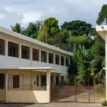 Escola em Porto Velho com portões fechados durante mobilização de educadores