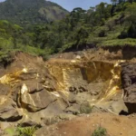 Jazida de ouro descoberta em região montanhosa do Brasil