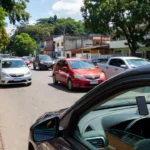 Trânsito em Porto Velho com alerta sobre uso de celular ao volante