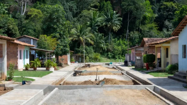 Limpeza e drenagem no bairro Triângulo em Guajará-Mirim pelo Programa Cidade Limpa