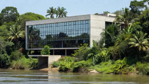 Prédio institucional em Porto Velho representando discussão sobre déficit previdenciário