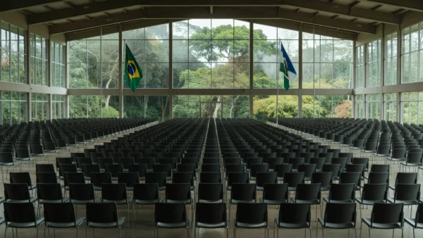 Auditório vazio de convenção política em Porto Velho, Rondônia