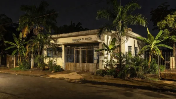 Fachada da Delegacia de Extrema em Porto Velho após fuga de detentos