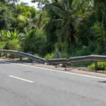 Proteção danificada na BR-364 em Porto Velho após colisão