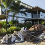Prédio do Tribunal de Justiça de Rondônia com materiais de construção, denúncia de desvio da Semob