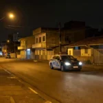Viatura da Guarda Municipal patrulhando o centro de Porto Velho à noite