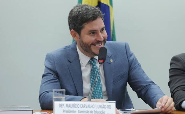 Polícia Federal apreende R$ 2 milhões com motorista de Maurício Carvalho