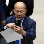 Projeto de Lei de Coronel Chrisóstomo avança e acelera bloqueio de contas em golpes via Pix